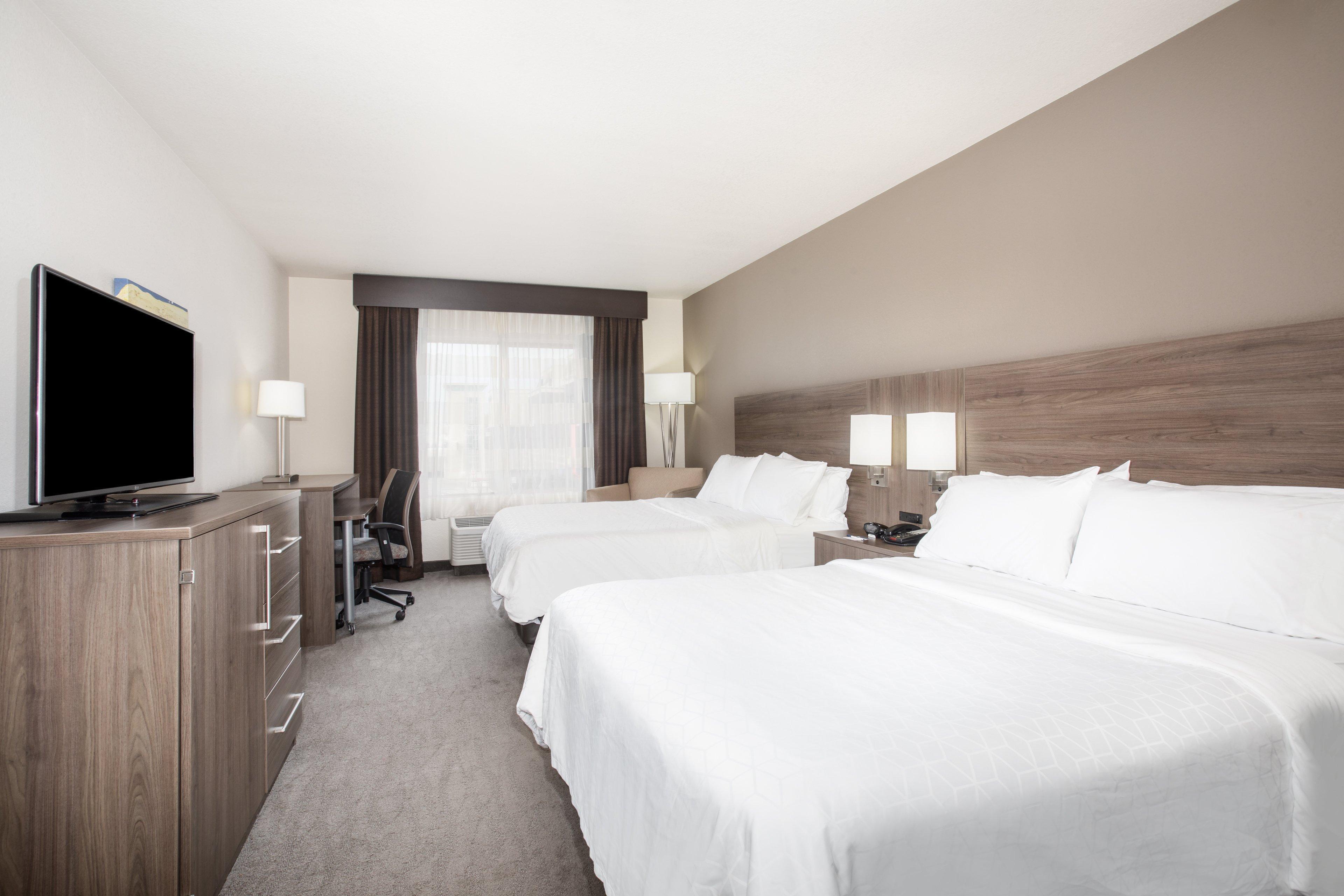 Holiday Inn Express & Suites Manhattan By Ihg Exterior photo