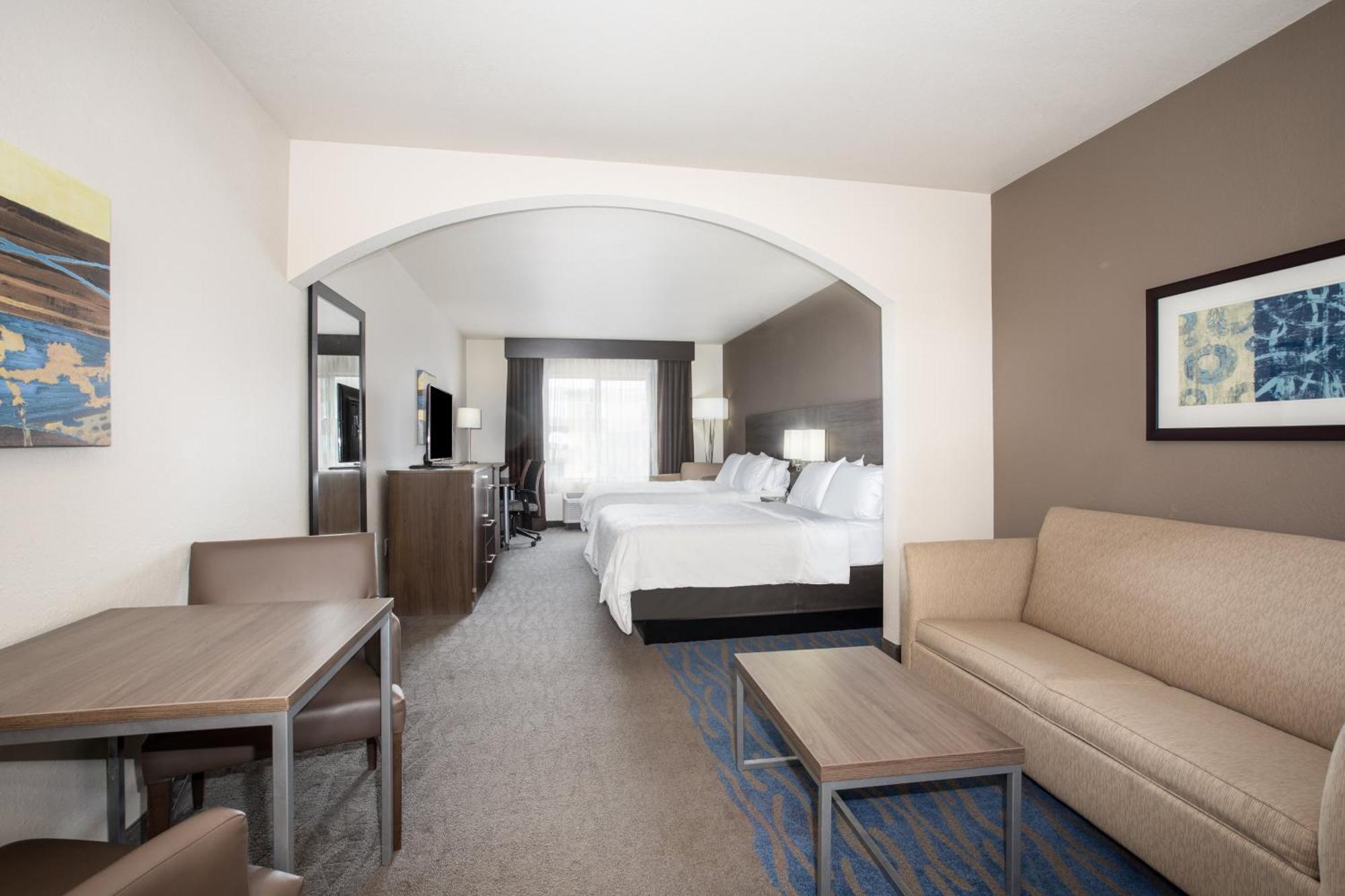 Holiday Inn Express & Suites Manhattan By Ihg Exterior photo
